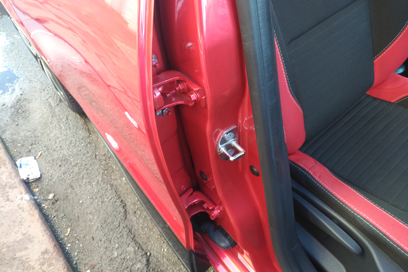 Lovely clean door hinges